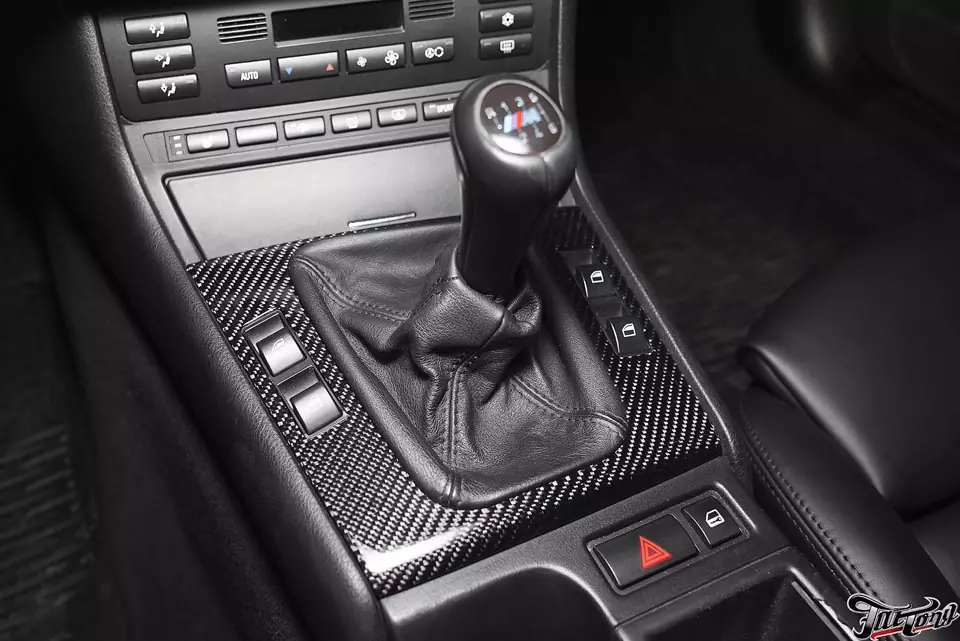 BMW M3 (E46). Ламинация карбоном деталей интерьера и экстерьера.